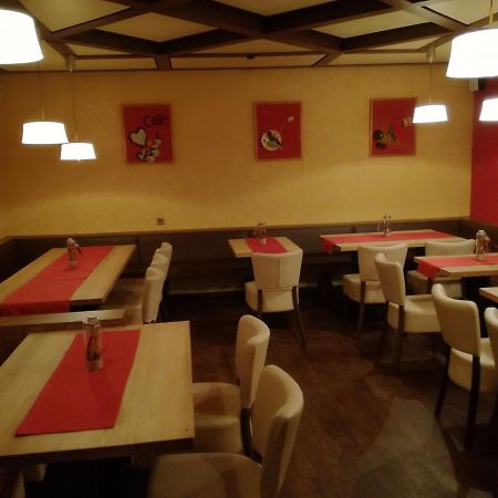 Gaststaette Peperoni Hotel Biberach an der Riß Buitenkant foto